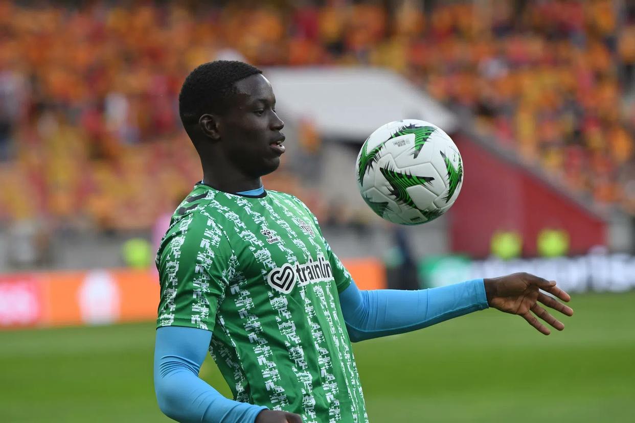 法兰克福围绕西甲强势反弹赛后埃因霍温调整名单以备足总杯，现场解说直呼：浙江稠州转会期迎来里程碑(埃因霍温大学)